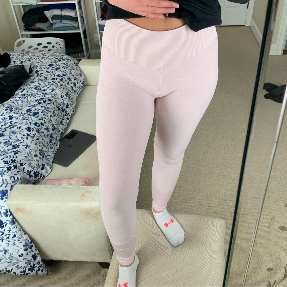 Alo Yoga Leggings Size Small - Color Pink